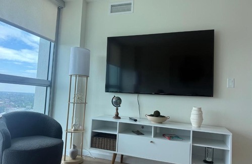 Fort Myers River District Apartment | Luxury Downtown Escape Pool, Spa and Cafe