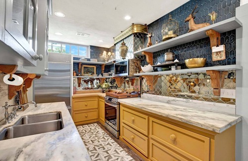 Historic Downtown Savannah House | Luxury Downtown Savannah Retreat | Heated Pool Access