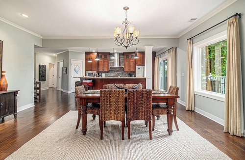 Manistee House | Luxury Harbor House- Pet-Friendly, Hot Tub!