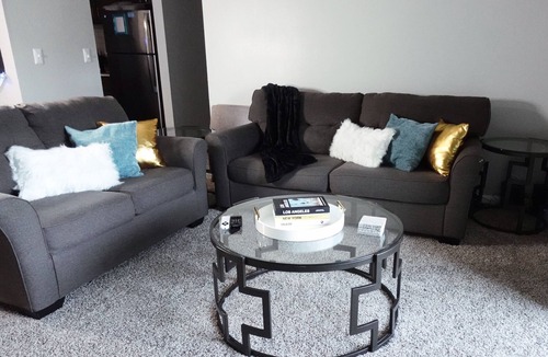 Oak Ridge Apartment | ⭑Luxury hideaway w/Private Balcony⭑ (NEW LISTING!)