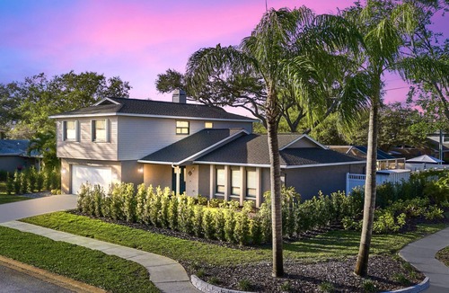 Seminole House | Luxury Home, Large Heated Pool, 5-Min to the Beach!