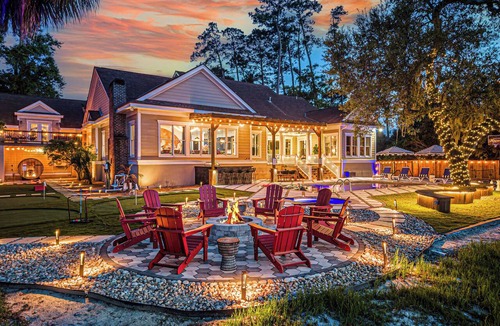 Talahi Island House | Luxury Lakefront Getaway | Pool, Spa, Pickleball. Theater & Game Room
