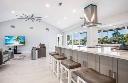 Marco Island Villa | Luxury Modern Waterfront 3BR Villa for 8, Heated Pool, Walk to Beach, Top Dining