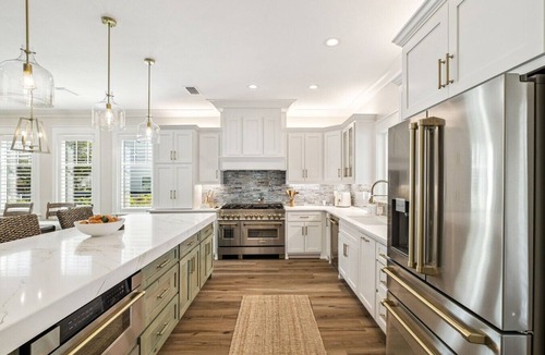 Crystal Beach House | Luxury New Build Golf Cart Included Steps to Pool & Beach Sleeps 11