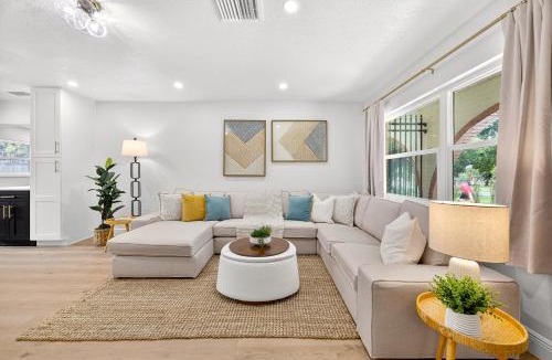 Bearss Plaza House | Luxury Oasis Retreat Pickleball Pool Spa Billiard Gaming