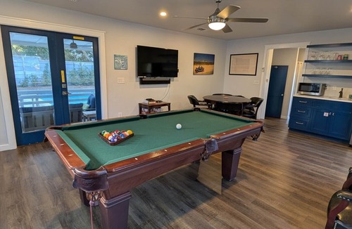 Seagrove Beach House | Luxury Old Seagrove Retreat, Walk to Beach/Seaside, Private Heated Pool, Game Room, Pet Friendl.