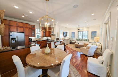 Seagrove Beach House | Luxury Old Seagrove Retreat, Walk to Beach and Seaside, 3 King BRs, Private Heated Pool, Availabl.