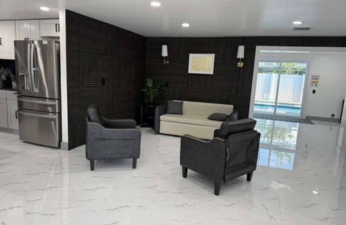 Tarpon Springs House | Luxury pool home clewater tarpon springs, Susen bech and Dunedin 3/2 bathrooms