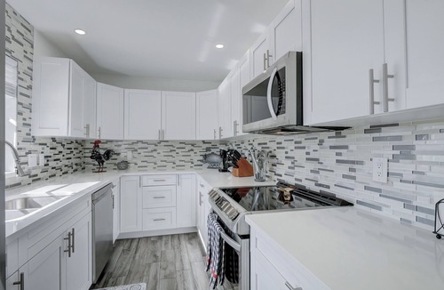 Central Naples House | Luxury Pool Near NCH Baker Luxury Pool central to Naples 3 bedroom
