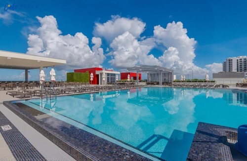 Hollywood Condo | Luxury Studio W/Balcony Steps to Beach-CS37