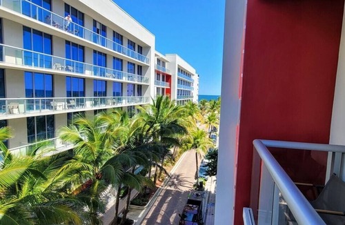 Hollywood Condo | Luxury Studio W/Balcony Steps to Beach-CS37