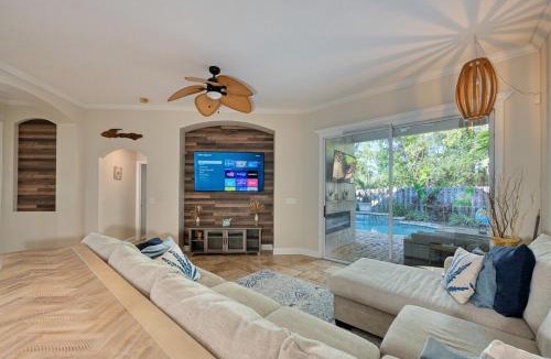 Golden Glades - The Woods Villa | Luxury Tropical Oasis Close to Mayo and Beach