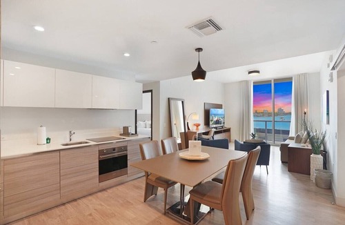 Hollywood Condo | Luxury Waterfront Condo w/Stunning Sunset View-CS36