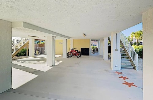 Marathon House | Luxury Waterfront DOCK 4/3 BEACH ICE MACHINE/PRIVATE POOL/HEATER/CHILLER