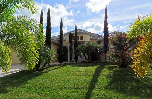 Mariner Villa | LUXUSVILLA directly on the LAKE with many extras in SW location