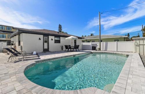 Madeira Beach House | Madeira Beach House Fall Special! Private Heated Pool & Steps to Beach!