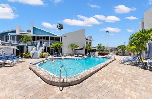 Madeira Beach Apartment | Madeira Beach Yacht Club 151H