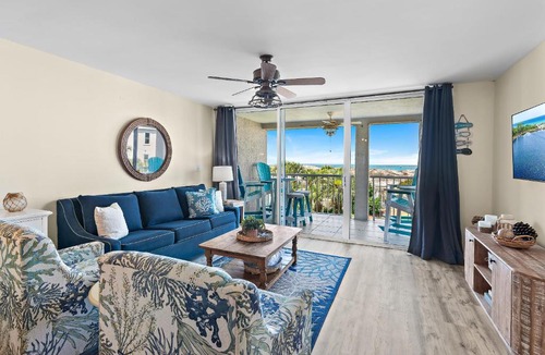 Holiday Isle Apartment | Magnolia House 211 At Destin Pointe Resort