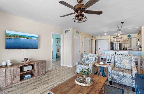 Holiday Isle Apartment | Magnolia House 211 At Destin Pointe Resort