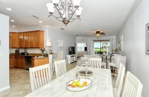 Bradenton House | Magnolia Villa - resort villa with amenities, on the golf course