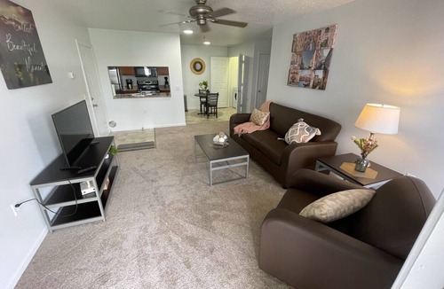 Mount Pleasant Apartment | Main Level 2-bedroom 2-bathroom apartment