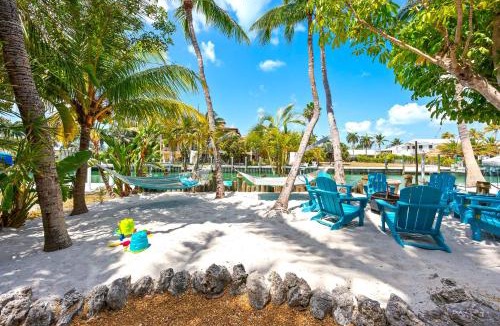 Key Colony Beach House | Maison Blue Sands -120' Dock, HtdPool, Game Room, BBQ, MiniGolf, Baby Items