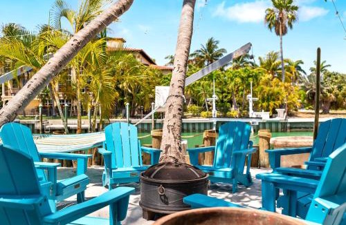 Key Colony Beach House | Maison Blue Sands -120' Dock, HtdPool, Game Room, BBQ, MiniGolf, Baby Items