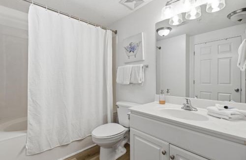 Long Beach Apartment | Majestic Beach Resort 2010 Beach Front Sleeps 7