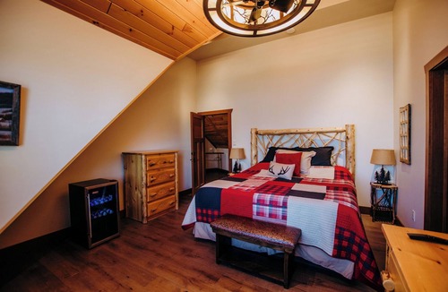 Cold Brook Cabin | MAJESTIC LAKE FRONT LUXURY ADIRONDACK LODGE FEATURING 8,898 SQ. FT LIVING SPACE