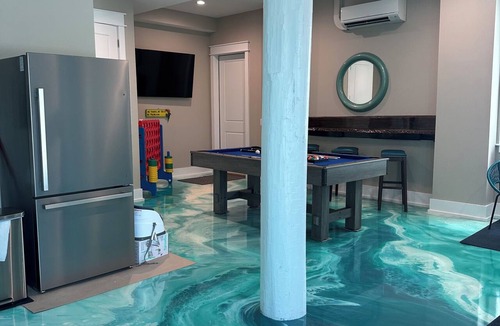 Bahama Beach House | Make Your Mark II Private Gulf Front Home/Pool/Tiki Bar/7 bed/9 bath/Game Room