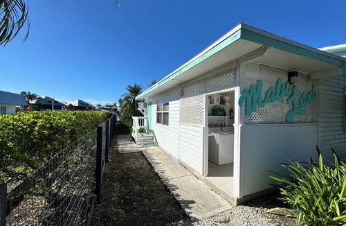 Bokeelia Cottage | Malu Lani Cottage at Pirates Cove Inn & Marina - Boat Slip Included