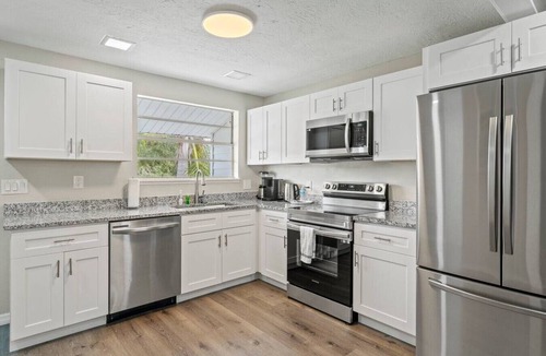 Englewood House | Manasota Beach 9.5-Acre Retreat Sleeps 16