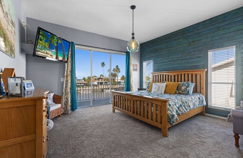 Spring Hill House | Manatee time! Waterfront Home, floating dock, kayaks, paddle boards, gulf access