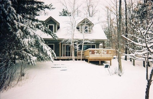 Interlochen Cottage | Maple Woods Cottage on beautiful Bass Lake #PSTR 22-071 6 adults/2 children
