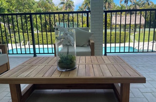 Palmetto Bay House | Maravillosa Casa, con Cancha de Tenis, Cercana a Supermercados y Restaurantes