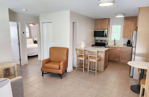 Marco Island Hotel | Marco Island Lakeside Inn