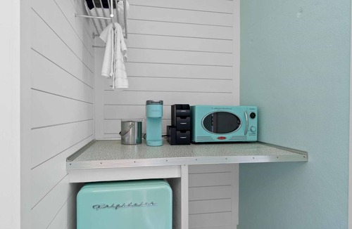 Port St. Joe Hotel | Marina Anne Monroe | Cool Mint Boutique Suite