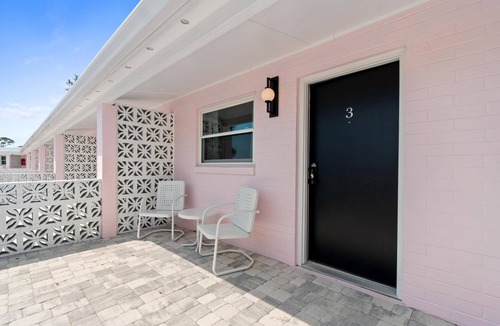 Port St. Joe Hotel | Marina Anne Monroe | Cool Mint Boutique Suite