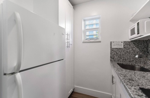 Hollywood Condo | MARINER M23 · Splendid 1/1 Bedroom Steps away from the beach!