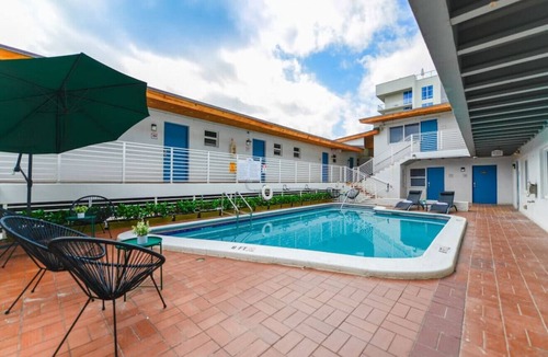 Hollywood Condo | MARINER M23 · Splendid 1/1 Bedroom Steps away from the beach!