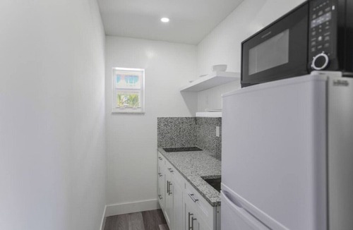 Hollywood Condo | MARINER M35 · Amazing 1/1 Bedroom Steps away from the beach!