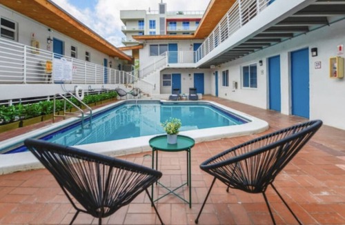 Hollywood Condo | MARINER M35 · Amazing 1/1 Bedroom Steps away from the beach!
