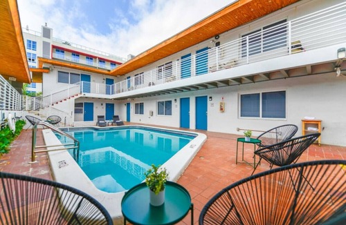 Hollywood Condo | MARINER M37 · Fantastic 1/1 Bedroom Steps away from the beach!