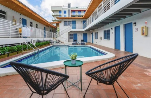 Hollywood Condo | MARINER M37 · Fantastic 1/1 Bedroom Steps away from the beach!