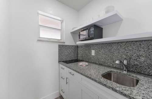 Hollywood Condo | MARINER M43 · Fantastic 1/1 Bedroom Steps away from the beach