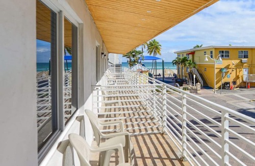 Hollywood Condo | MARINER M43 · Fantastic 1/1 Bedroom Steps away from the beach