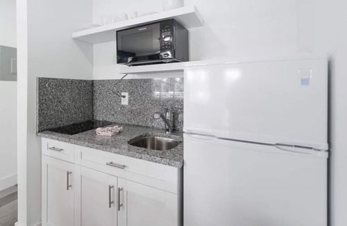 Hollywood Condo | MARINER M44 · Amazing 1/1 Bedroom Steps away from the beach