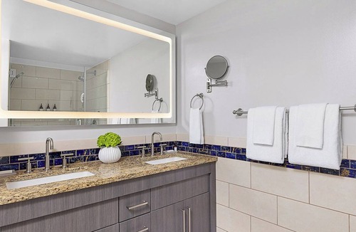 Marco Island Resort | Marriott’s Crystal Shores Resort 2 Bed/2 Bath Sleeps 8, full kitchen.on beach!