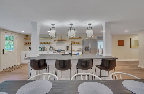 Manning House | Marvelous Manning: 4-Bdr + Studio + Gameroom
