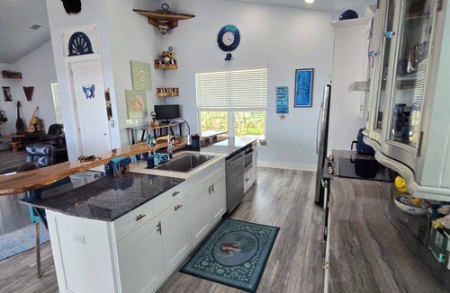 Old Homosassa House | Mason Creek, Homosassa water front 3/2.5 stilt home, pet friendly, dock.